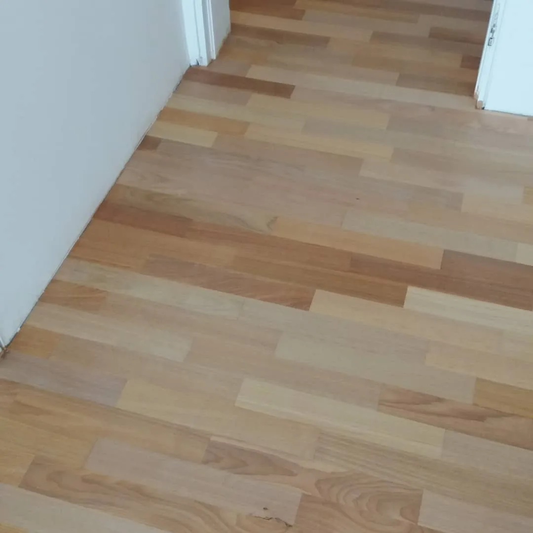Piso de madeira restaurado pela Renova Tacos