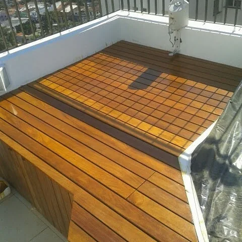 Piso de madeira restaurado pela Renova Tacos