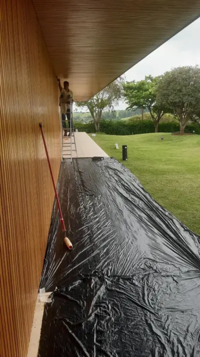 Aplicação de Bona em piso de madeira